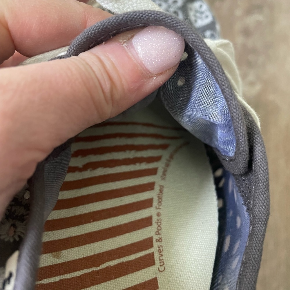 Taos Star Lite Grey Eyelet Shoes Lace Up Comfort Sneakers Embroidered ~ Sz 7 - Picture 10 of 12